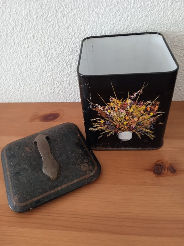 Boite noire en métal motif bouquet de fleurs avec couvercle