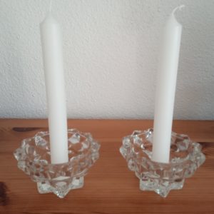 Paire de bougeoirs en verre de Reims et leurs bougies