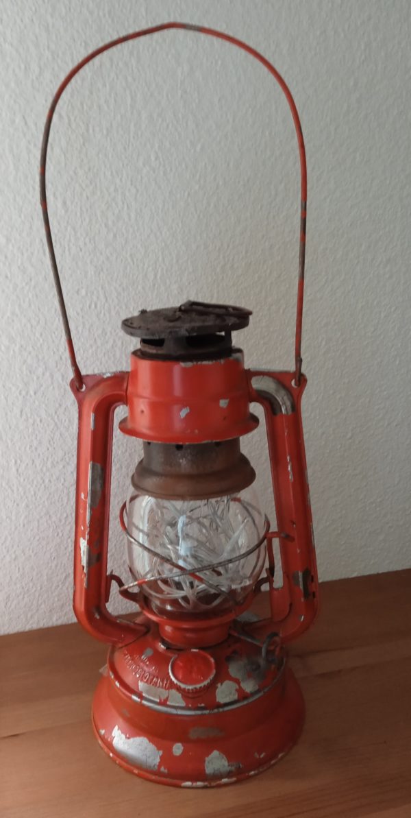 Lampe tempête éteinte rouge