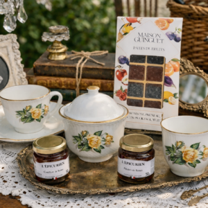 mise en scène de la jolie panière Digoin avec ses gourmandises