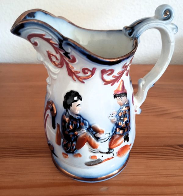 pichet à eau ou grand pot à lait en Faïence de Bayeux côté