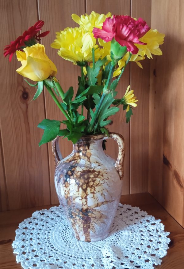 Vase amphore en céramique signée made in Germany, decouleurs beige et marron au décor feuilles