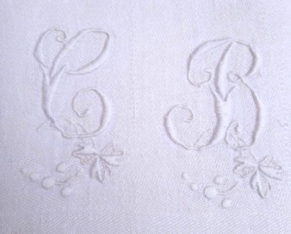 Initiales brodées C et B