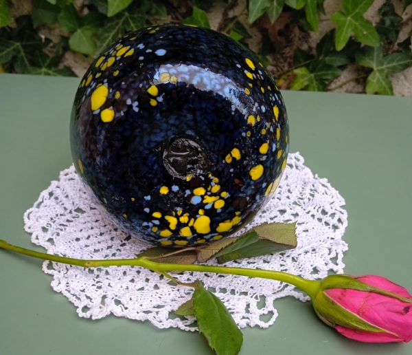 Verre soufflé coupé aux ciseaux