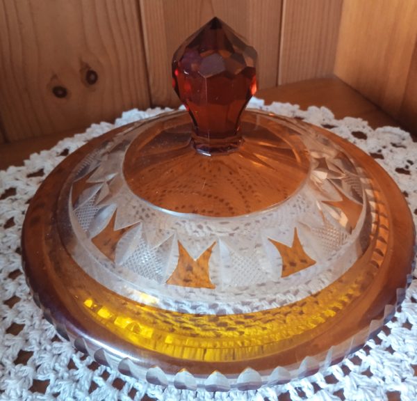 Couvercle de la bonbonnière en cristal de bohème