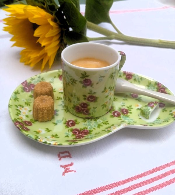 Ensemble 3 pièces tasse, sous tasse et cuillère dans les tons de vert