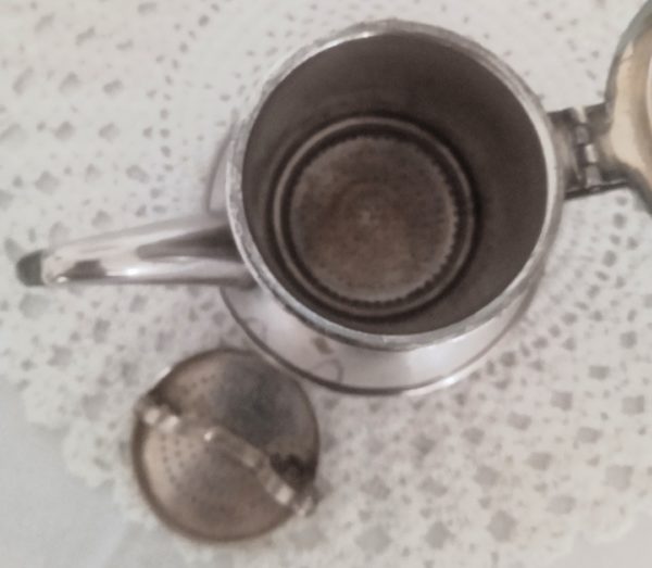 Intérieur de la cafetière avec filtre de côté