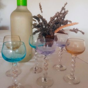 Présentation des verres à liqueur colorés