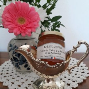 Ensemble saucière en métal argenté et son confit à la pomme