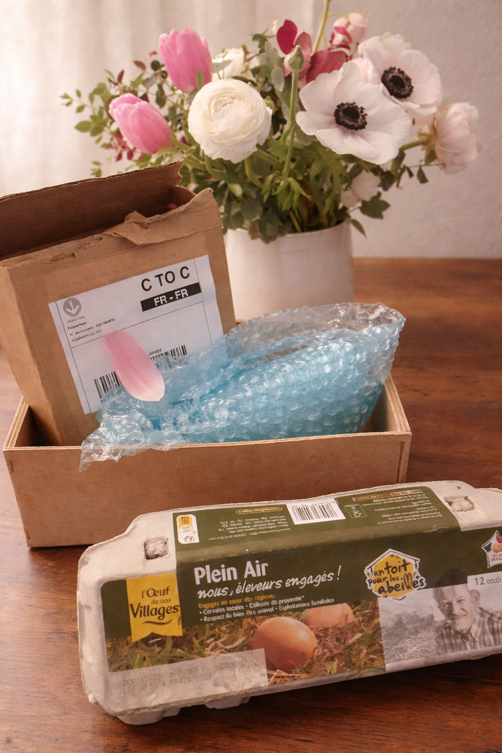 Présentation de mon kit emballage, carton, papier bulle, boîte à oeufs