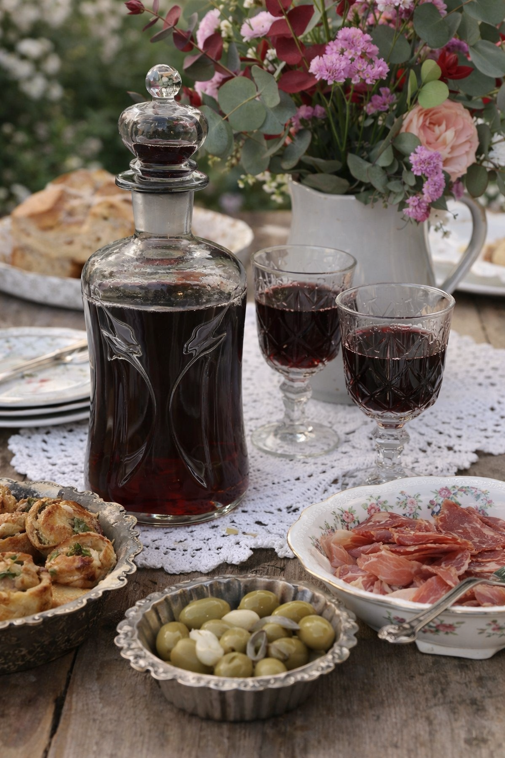 Carafe à décanter Kluk Kluk mise en réalité, avec son joli bouchon couronne